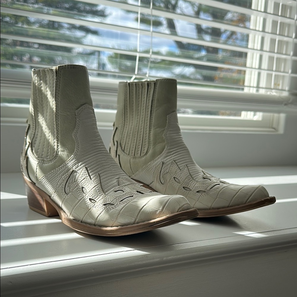 Stylish White Western Ankle Boots